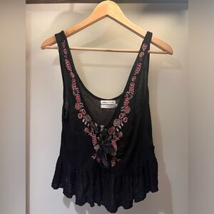 Sleeveless Urban Outfitters top. Has tie in the front to adjust. Size S